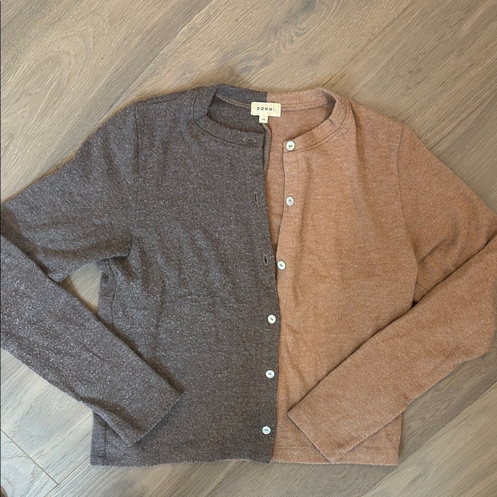 DONNI. Duo Sweater Cardi Camel/Chocolate - Size XS